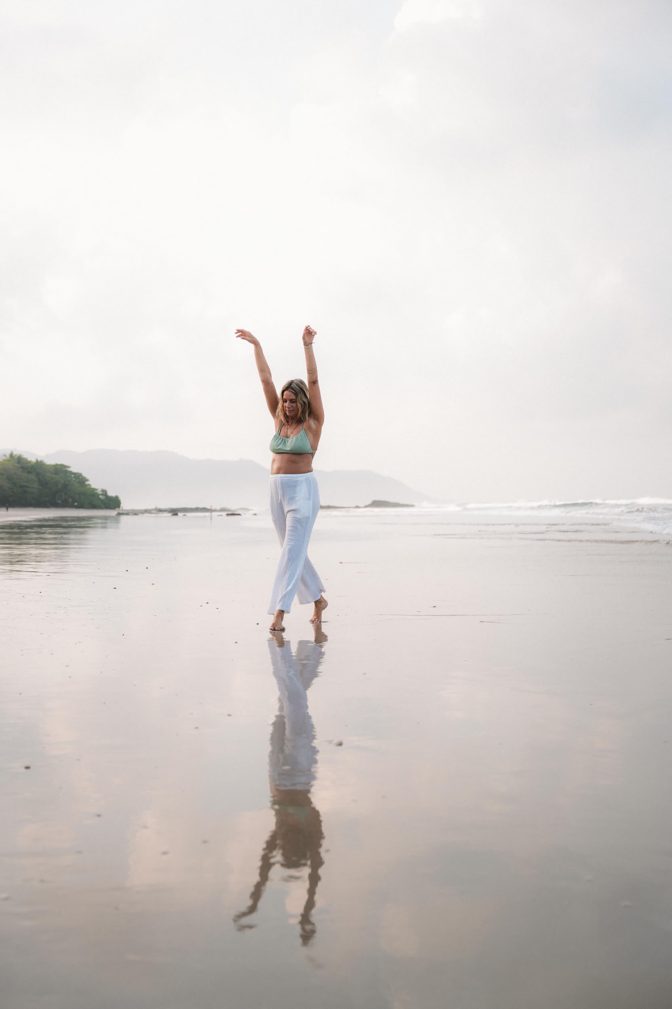 Nathalie, professeure de yoga certifiée à Lacanau